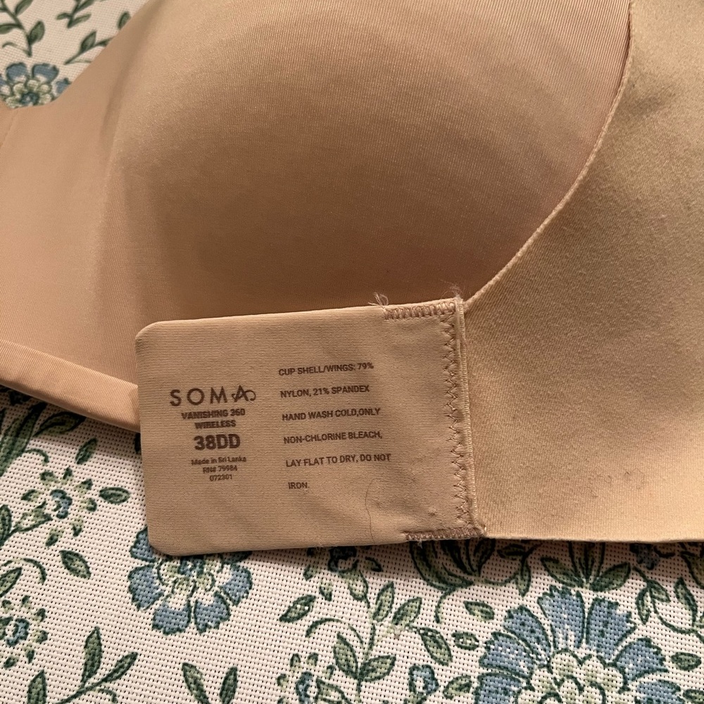 Soma wireless Vanishing 360 Perfect Coverage bra 38DD in nude.